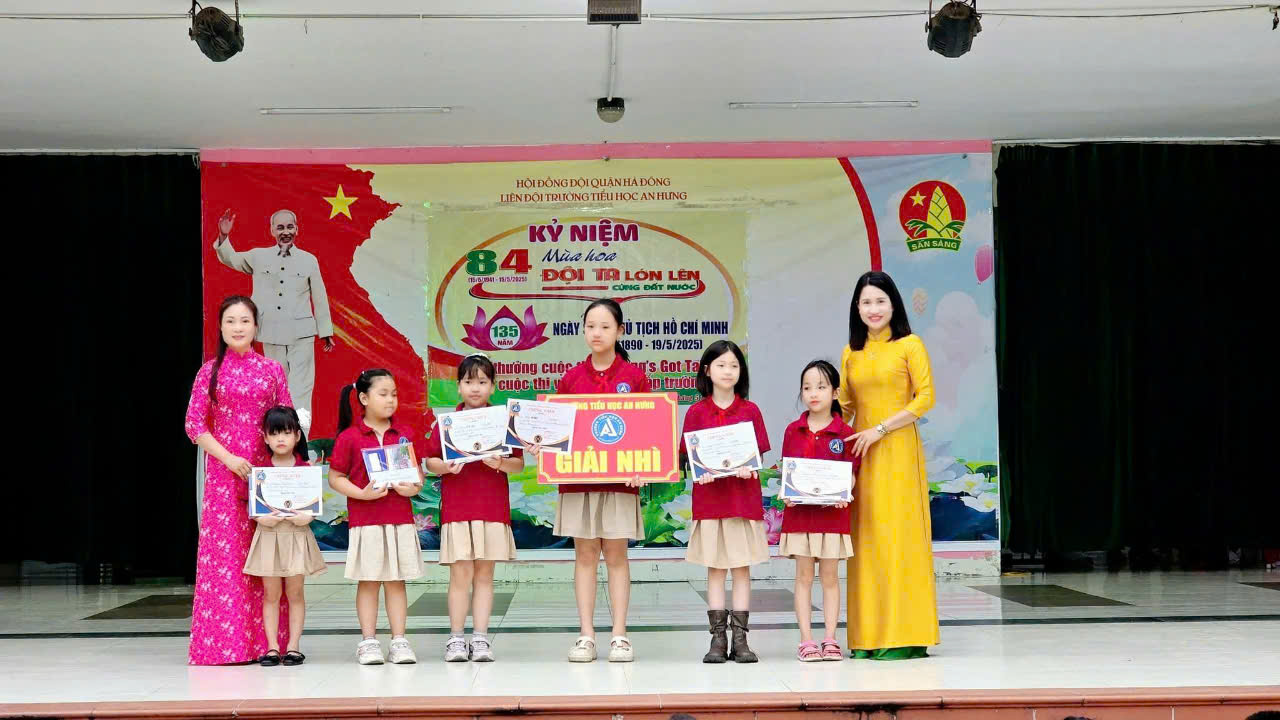 AN HƯNG RẠNG RỠ SẮC CỜ ĐỎ