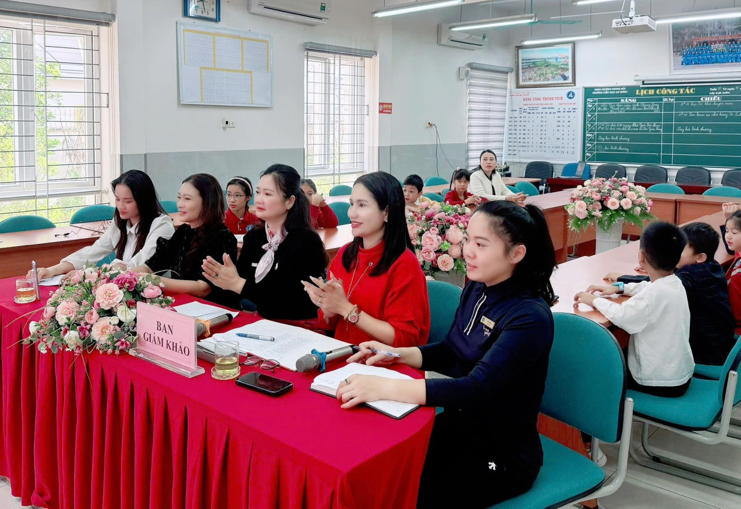 KHỞI ĐỘNG TUẦN MỚI BẰNG SẮC MÀU ÂM NHẠC